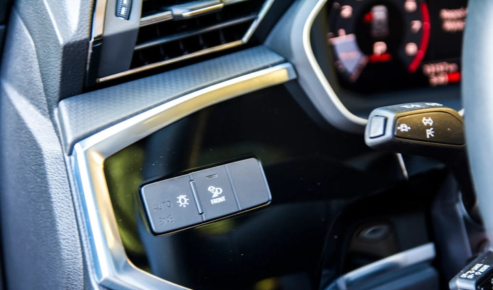 Audi Q3 cena 136500 przebieg: 17000, rok produkcji 2021 z Głuchołazy małe 704
